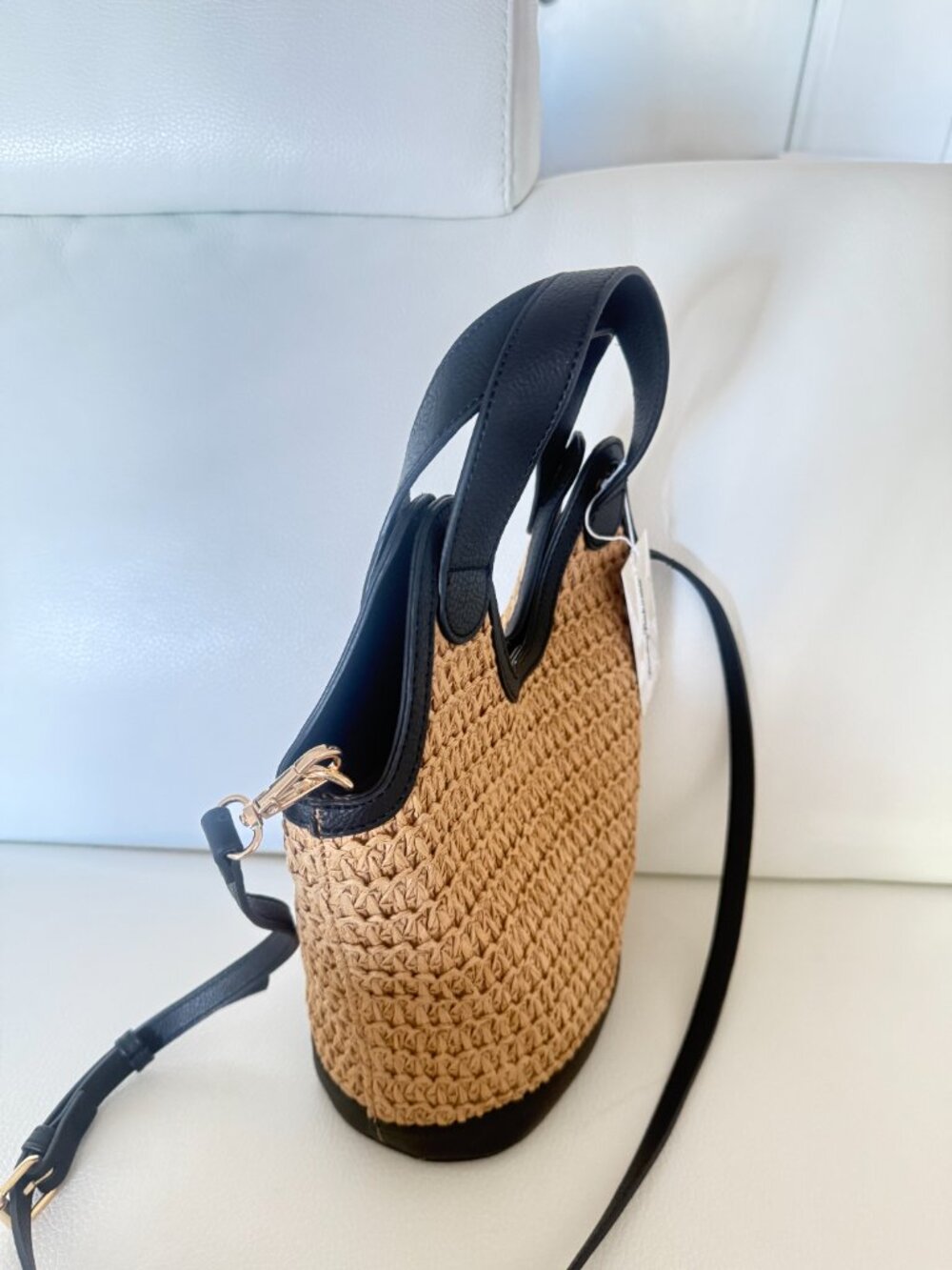 NWT TOMMY BAHAMA STRAW BUCKET BAG CROSSBODY W INNER POUCH NATURAL BLACK - Picture 2 of 6